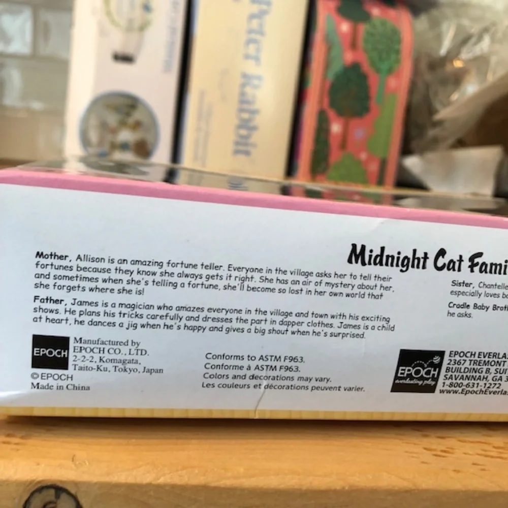 New Calico Critters Midnight Cat Family - Picture 5 of 13